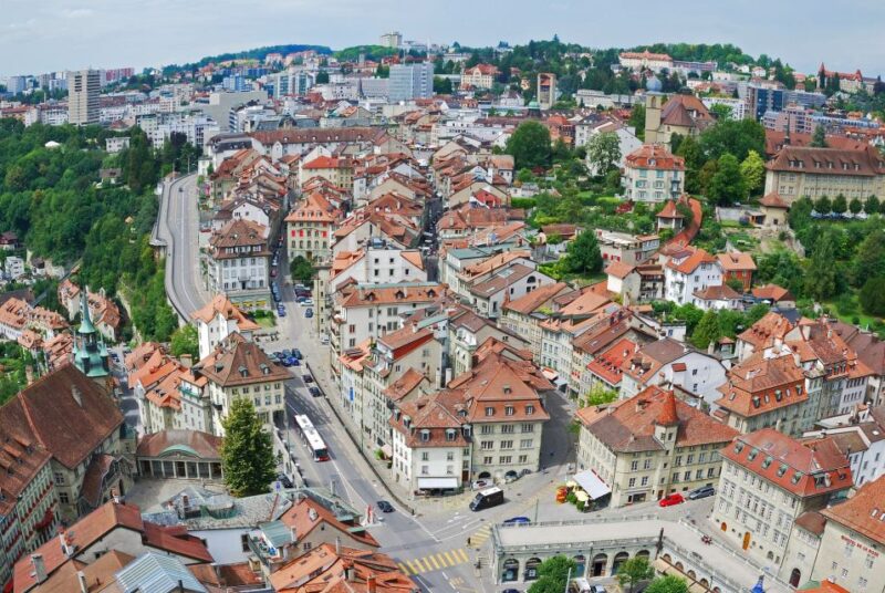 Fribourg - Historic Old Town Guided Tour - Key Points