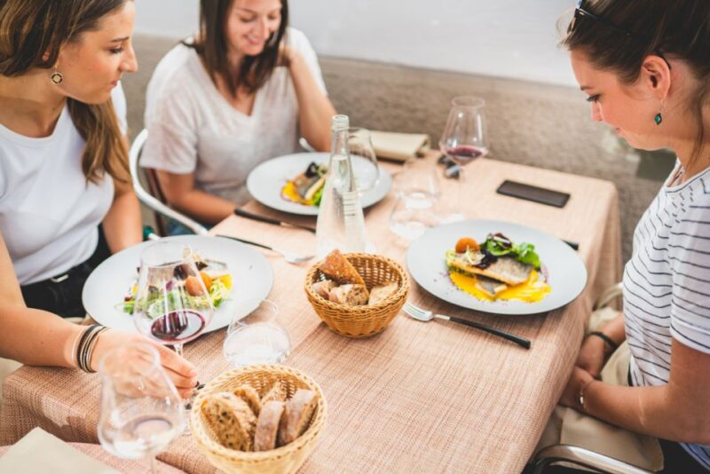 Fribourg: Taste My Swiss City Self-Guided Food Tour - Le Point Commum: A Culinary Gem
