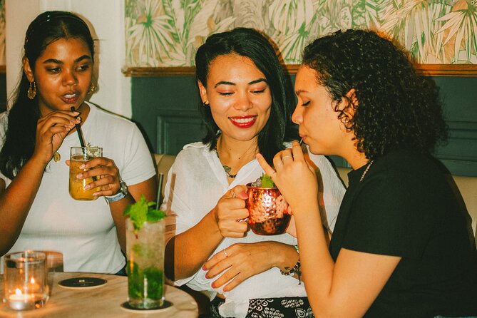 Friday Night Bar Crawl in Cartagena Colombia - Key Points