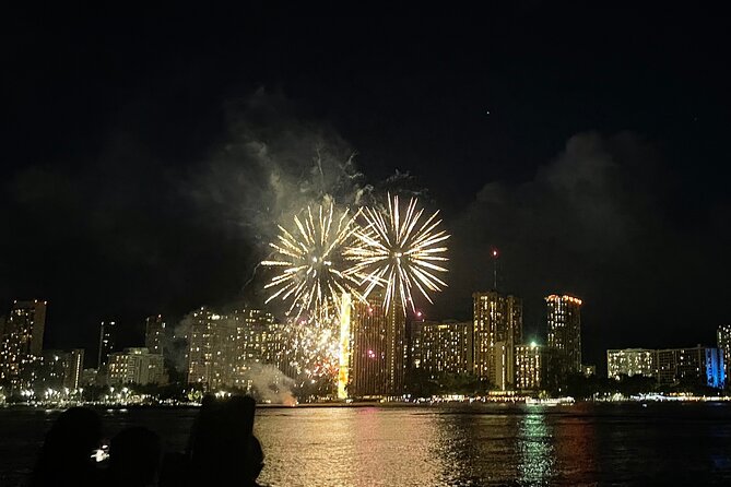 Friday Night Waikiki Fireworks Catamaran Cruise - Crew and Service