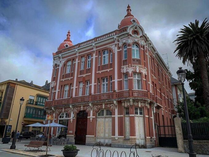 From A Coruna: Guided Day Trip to Lugo & As Catedrais Beach - Tide Schedules and Tour Itinerary Variations