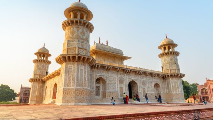 From Agra: Private Guided Tour Agra and Fatehpur Sikri - Tour Agra Fort