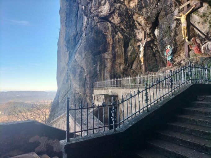 From Aix: Authentic Villages and Mary Magdalene'S Cave - Sainte-Maximin-la-Sainte-Baume Village