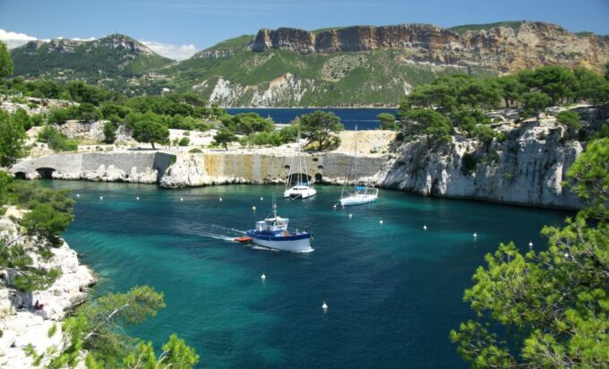 From Aix: Cassis Boat Ride & Provence Wine Tasting Day Tour - Wine Tasting at a Vineyard