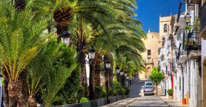 From Albir, Altea, Benidorm & Calpe: Coast & Caves Excursion - Exploring Mediterranean Villages