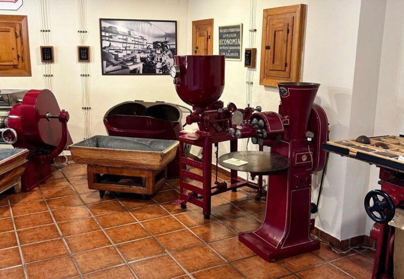 From Albir & Benidorm: Chocolate Factory and Market Tour - Chocolate Factory Tour