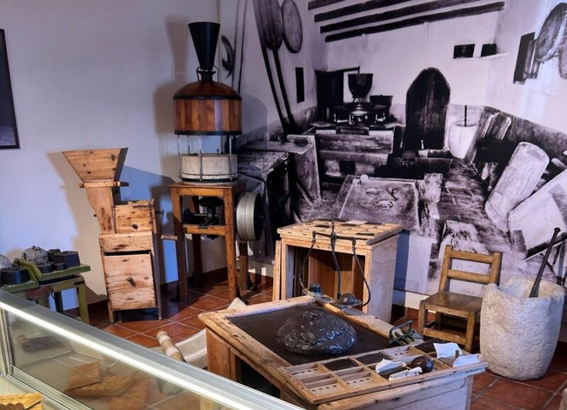 From Albir & Benidorm: Chocolate Factory and Market Tour - Villajoyosa Market Exploration