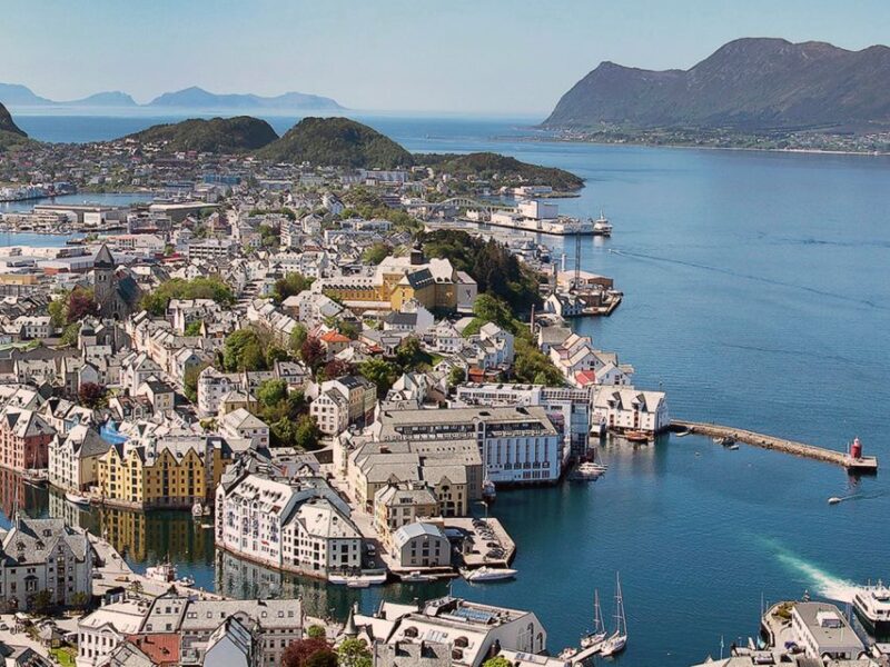 From Ålesund: Private Day Trip to Geirangerfjord - Inclusions and Accessibility