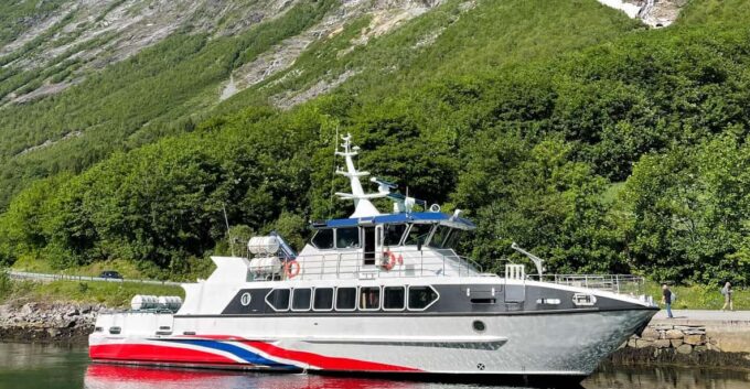 From Ålesund to Øye: Hjørund Fjord One-Way Boat Cruise - Meeting Point and Transportation