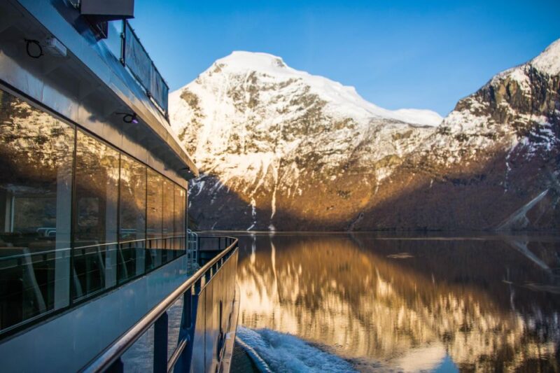 From Ålesund: Winter Fjord Cruise to Geirangerfjord - Guided Fjord Experience