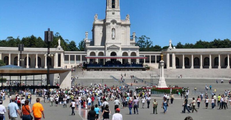 From Algarve: Visit to the Sanctuary of Fátima - Lunch Break and Optional Activities