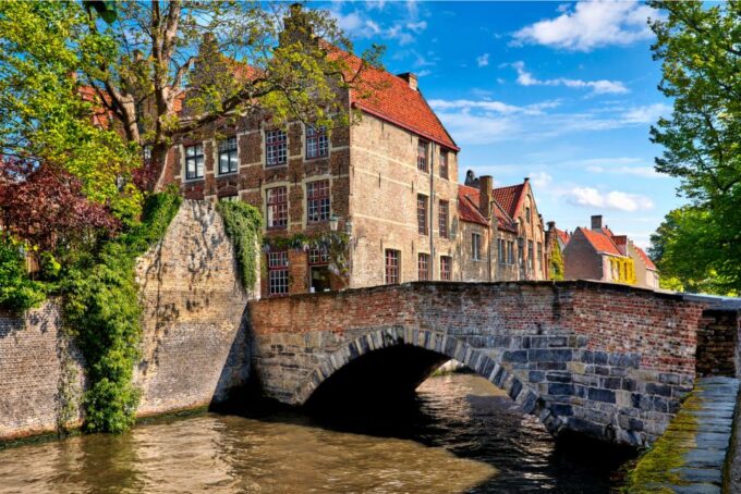 From Amsterdam: Bruges Guided Day Trip in English - Transportation and Logistics