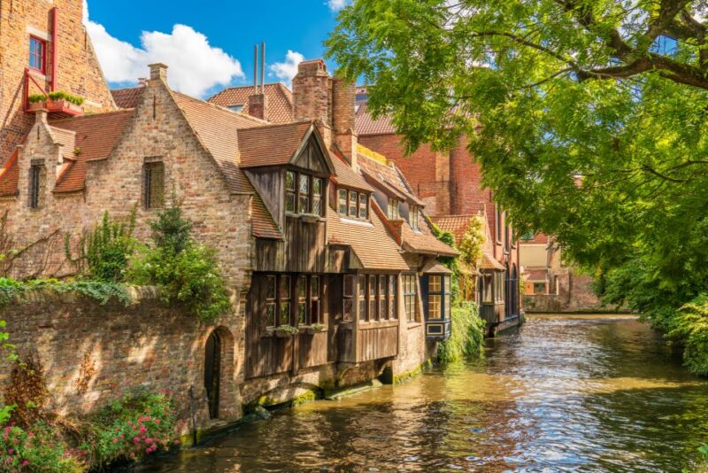 From Amsterdam: Day Trip to Bruges in Spanish - Transportation and Transfers
