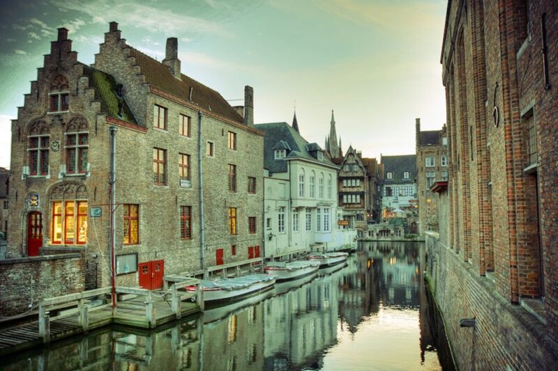 From Amsterdam: Day Trip to Bruges in Spanish or English - Itinerary and Highlights