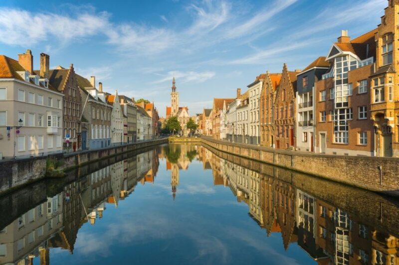 From Amsterdam: Day Trip to Bruges in Spanish or English - Guidance and Language Options