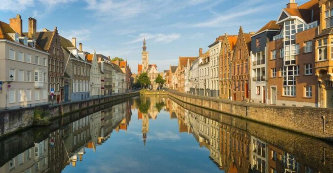 From Amsterdam: Day Trip to Bruges in Spanish or English - Discover Architectural Wonders
