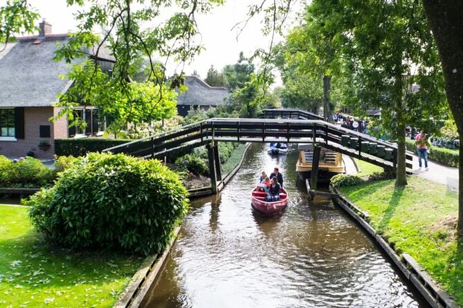 From Amsterdam: Discover the Charm of Giethoorn With Boat Cruise - Key Points