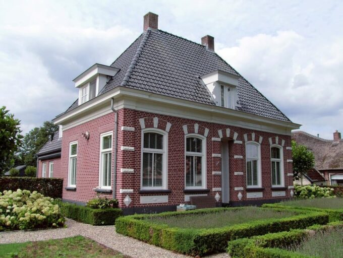 From Amsterdam: Zaanse Schans and Giethoorn Countryside Trip - Transportation and Services
