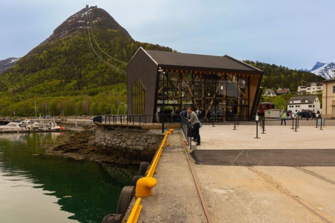 From Åndalsnes: Roundtrip Gondola Tickets - Arrival and Wait Time Expectations