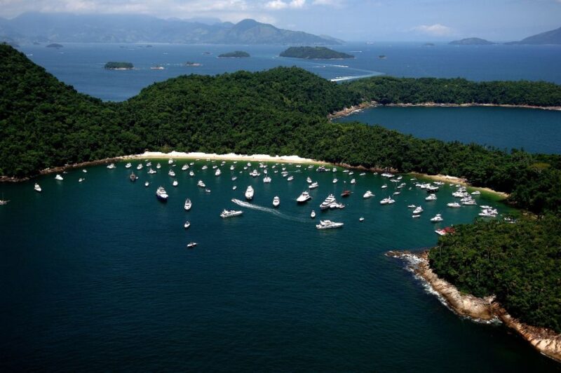 From Angra Dos Reis: Botinas & Dentista Beach Speedboat Tour - Included Services