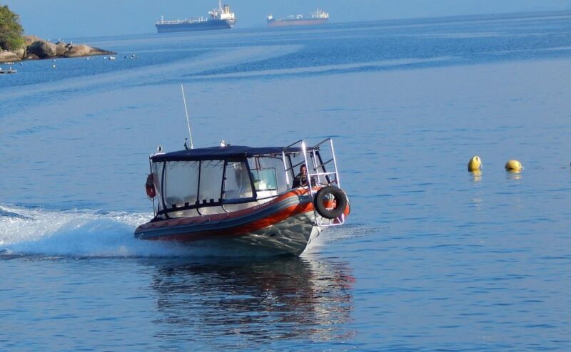 From Angra Dos Reis: Speedboat Transfer to Araçatiba - Boat Features and Comfort