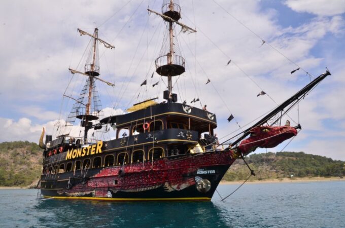 From Antalya/Kemer: Party Boat Trip to Kemer Bays With Lunch - Languages Offered