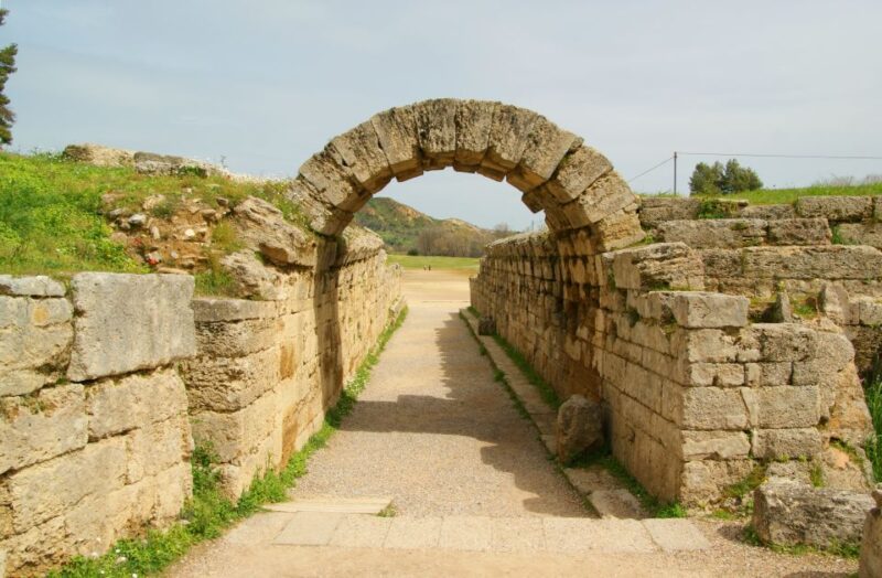 From Athens: 4-Day Peloponnese, Delphi, and Meteora Tour - Key Points