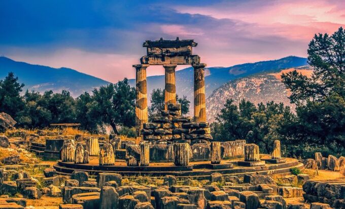 From Athens: Delphi and Meteora 2-Day Tour With Hotel - Visiting Thermopylae