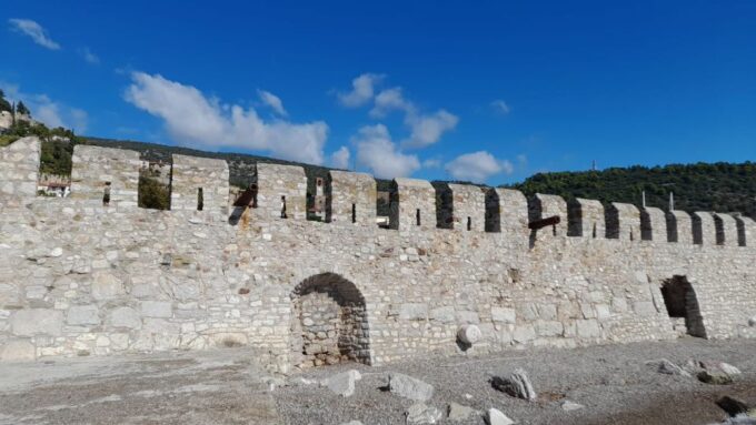 From Athens: Nafpaktos and Delphi Private Sightseeing Tour - Visiting Arachova
