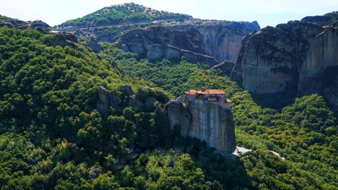 From Athens: Private Day Trip to the Monasteries of Meteora - Visit to Thermopylae and Leonidas Statue