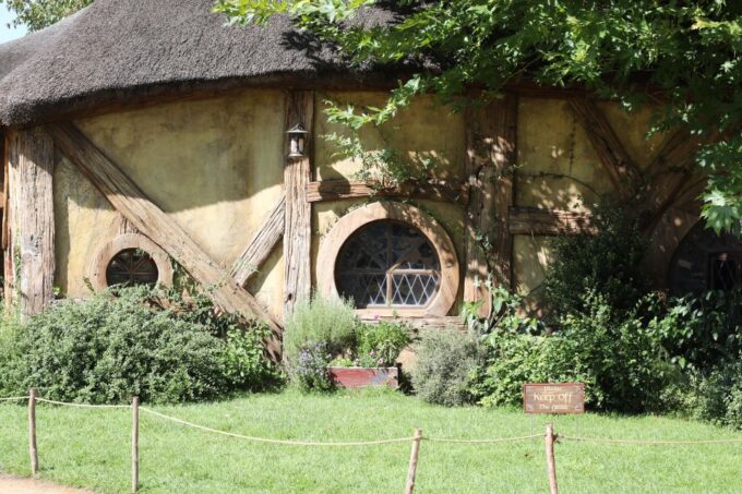From Auckland: Hobbiton Afternoon Tour - Exploring Hobbiton