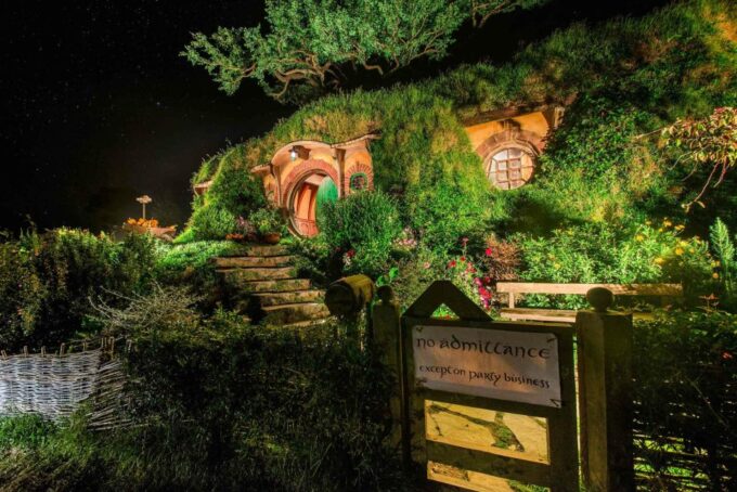 From Auckland: Hobbiton Movie Set Full-Day Small-Group Trip - Booking and Reservation