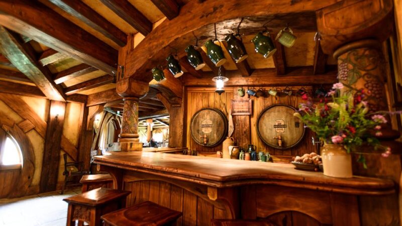 From Auckland: Hobbiton Movie Set Full-Day Trip - Inclusions and Amenities