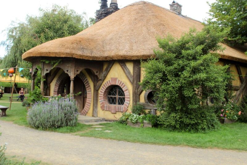 From Auckland: Hobbiton & Rotorua Tour With Lunch at Te Puia - Itinerary and Experiences