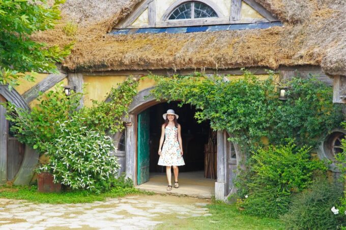 From Auckland: Hobbiton & Rotorua Tour With Lunch at Te Puia - Geothermal Wonders in Te Whakarewarewa Valley