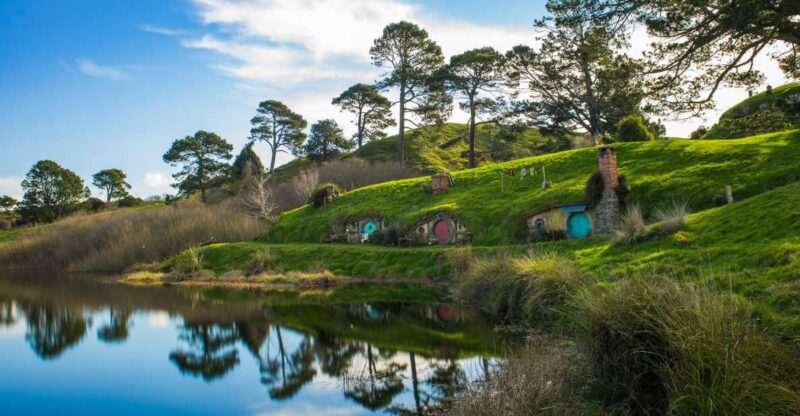 From Auckland: Hobbiton & Waitomo Caves Day Trip With Lunch - Key Points