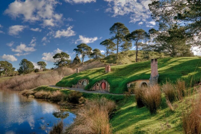From Auckland: Hobbiton & Waitomo Caves Full-Day Trip - Key Points