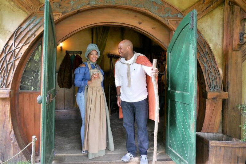 From Auckland: Hobbiton & Waitomo Caves Full-Day Trip - Hobbiton Experience