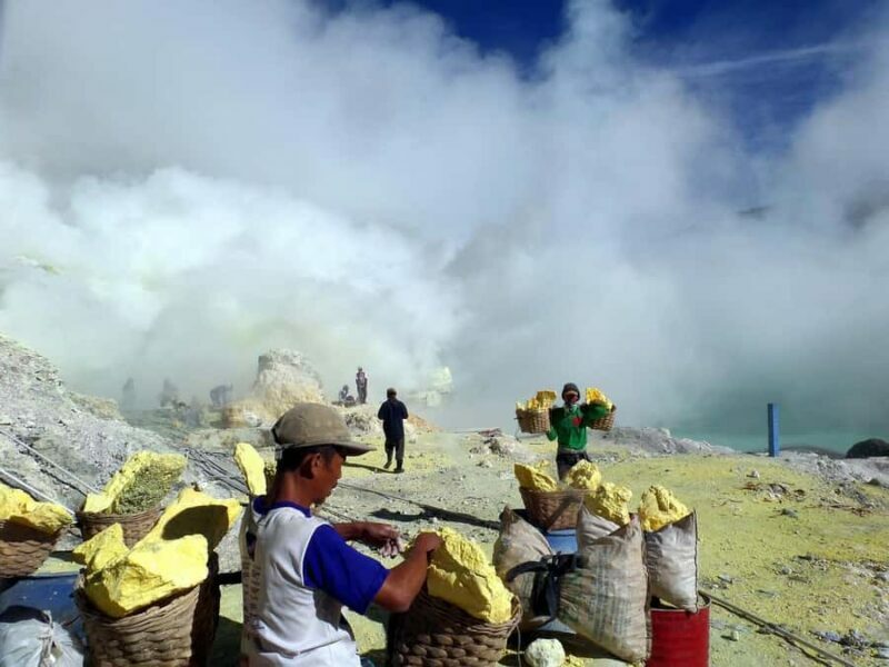 From Bali : 24 Hours Ijen Vulcano Hiking tour All Inclusive - The Trail and the Blue Fire
