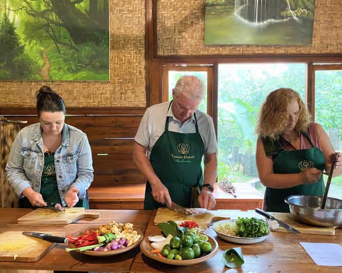 From Bali: Balinese Cooking Class at Ubud Organic Farm - Group Size and Accessibility