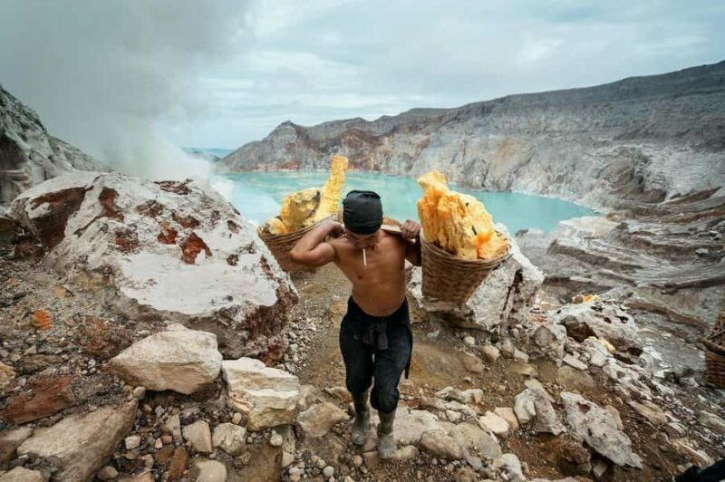 From Bali/Banyuwangi: Ijen Blue Fire Midnight Group Tour - Key Points