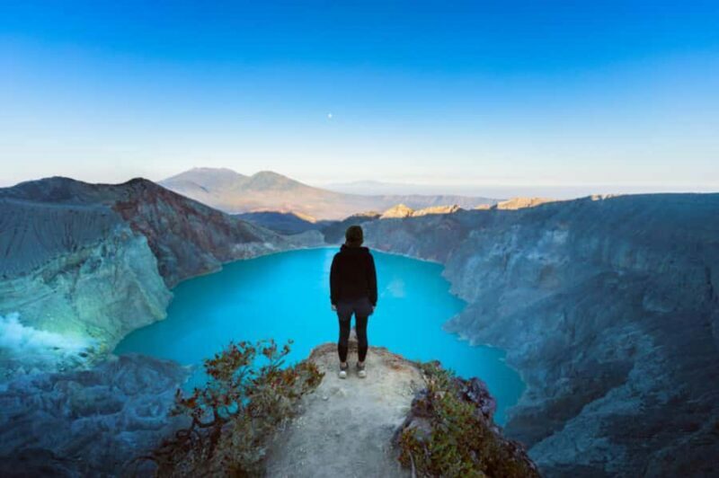 From Bali: Ijen Volcano Sunrise Hike with Transfer & All Fee - The Guides and the Experience