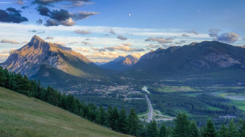 From Banff: Banff Wildlife & Scenic Highlights Premium Tour - Transportation and Comfort