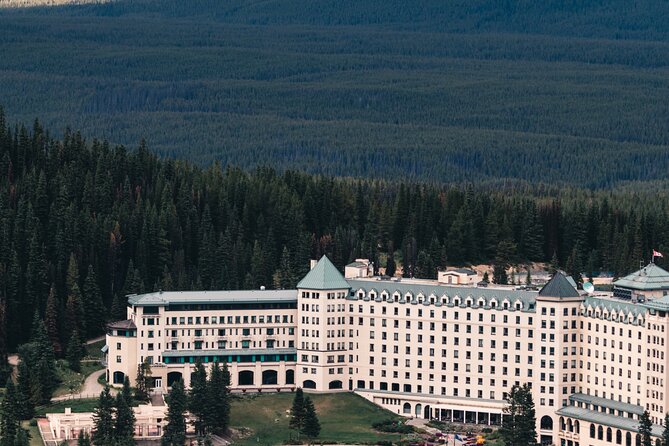 From Banff/Canmore: Moraine Lake and Lake Louise Shared Transfer - Pickup and Dropoff Locations