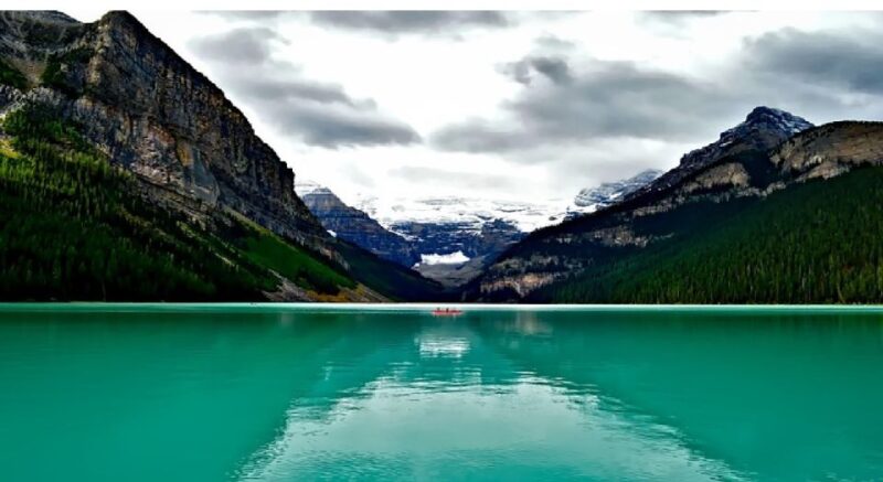 From Banff/Canmore: Moraine Lake and Lake Louise Transfer - Shuttle Service and Pickup Locations