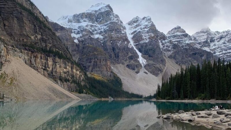 From Banff/Canmore: Moraine Lake & Lake Louise Experience - Free Time at Lake Louise