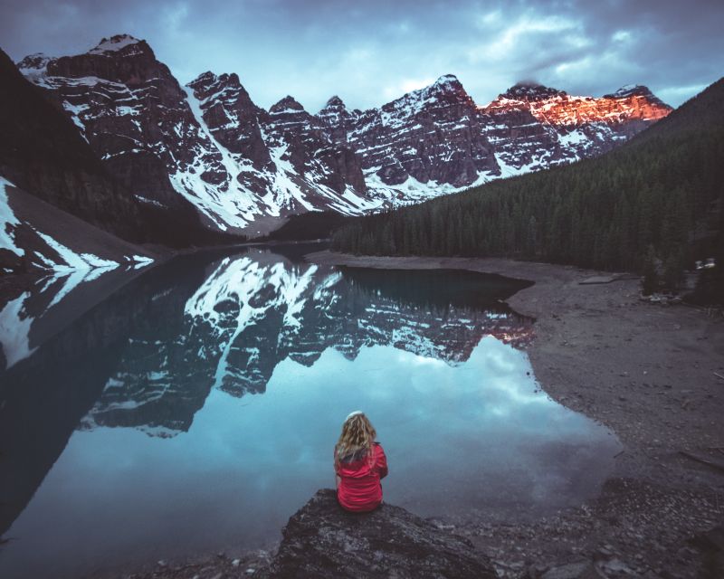 From Banff: Sunrise at Moraine Lake & Lake Louise - Guided Nature Exploration