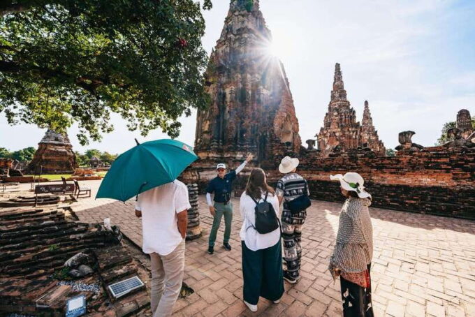 From Bangkok: Ayutthaya Temples Guided Tour With Lunch - Admiring Wat Chaiwatthanaram
