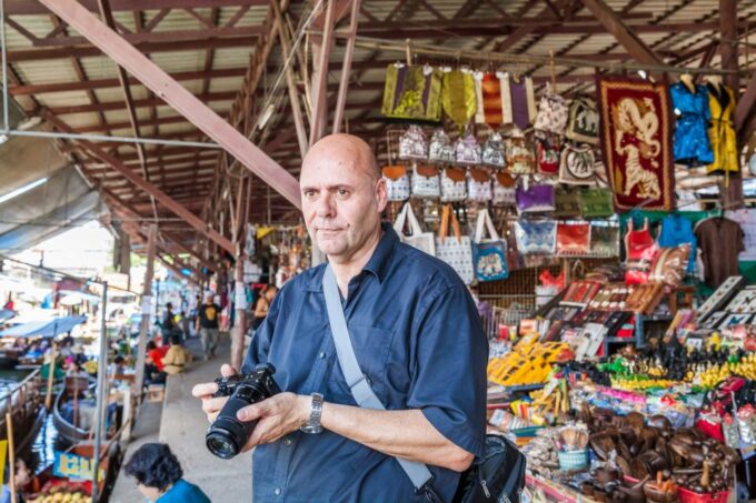 From Bangkok: Damnoen Saduak Floating Market Guided Tour - Exploring the Floating Market