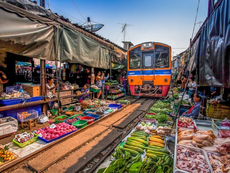 From Bangkok: Damnoen Saduak & Train Market Tour in Spanish - Experience Highlights